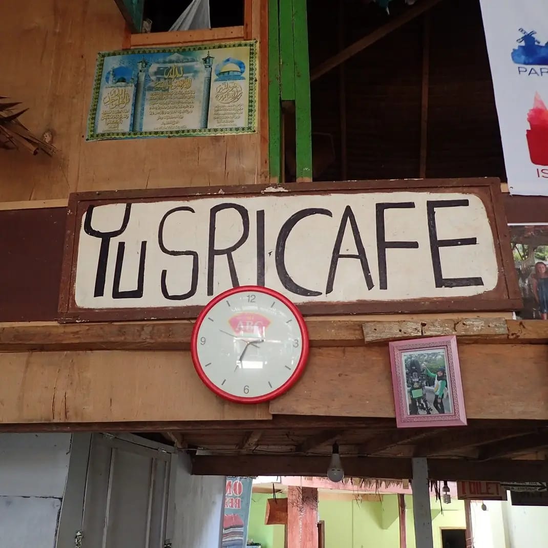 Yusri Cafe